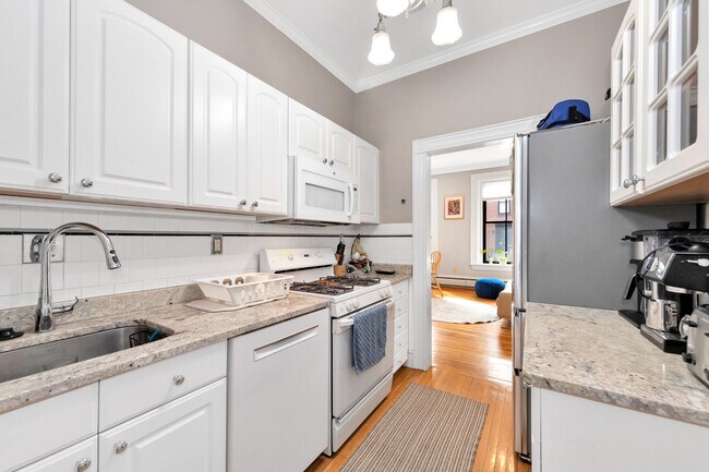 Building Photo - 32 E Springfield St