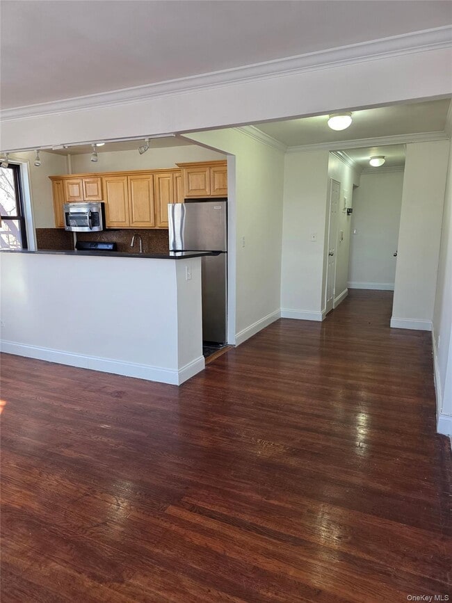 Building Photo - 150-11-150-72 72nd Rd