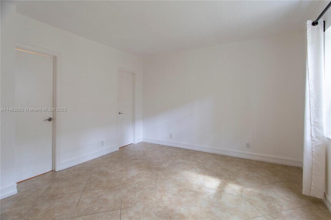 Foto del edificio - 2426 SE 17th St