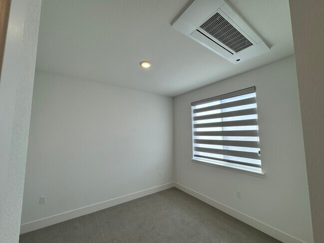 Foto del edificio - 201 W Rustica Dr