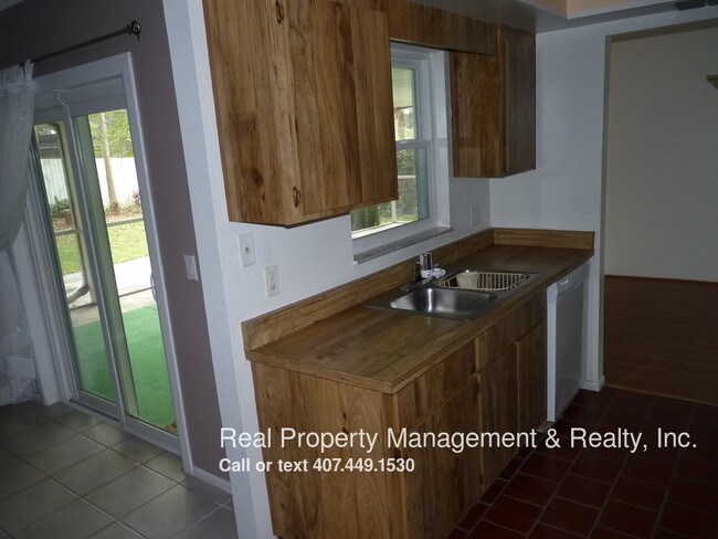 Foto del edificio - 3025 Dikewood Ct