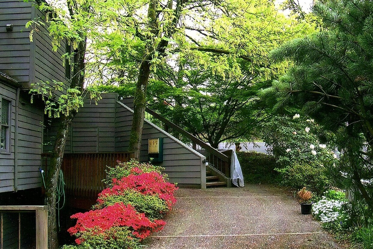 48804882 SW Slavin Rd, Portland, OR 97239 Townhome Rentals in