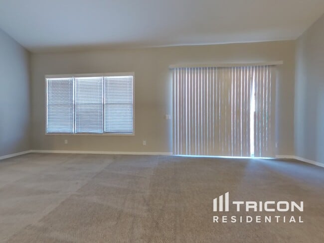 Foto del edificio - 29946 W Avalon Dr