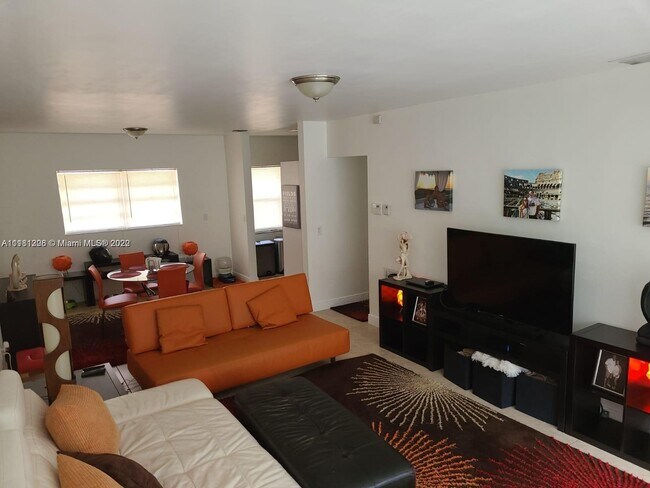 Building Photo - 566 NE 77th St