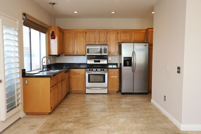 Foto del edificio - Newly Updated! 4 Bedroom / 2.5 Bathroom Tw...