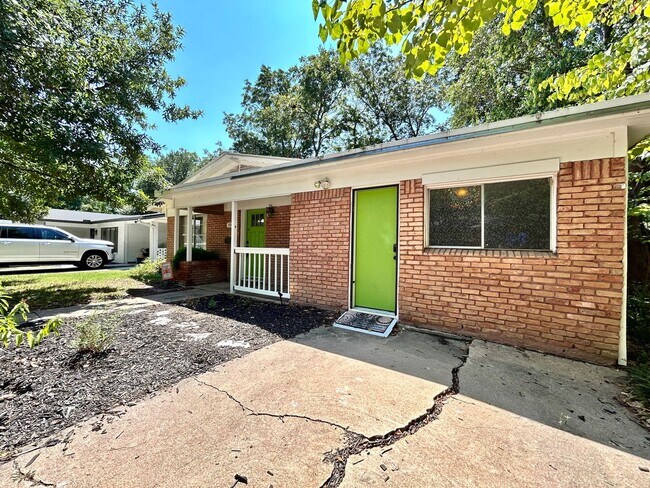 Building Photo - 3 BR / 2 BA Home for Rent