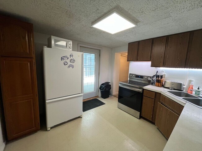 Building Photo - 408 Leicester Ave, Duluth, MN 55803