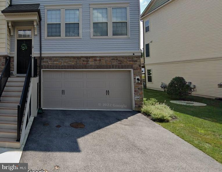 Primary Photo - 19 Eagle Ln