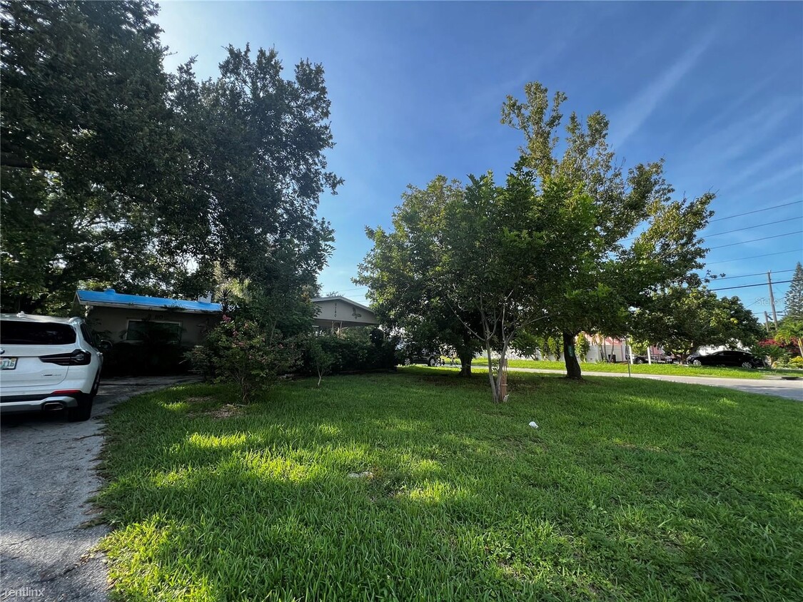 Foto principal - 2 br, 2 bath House - 9780 Park Lake Drive N