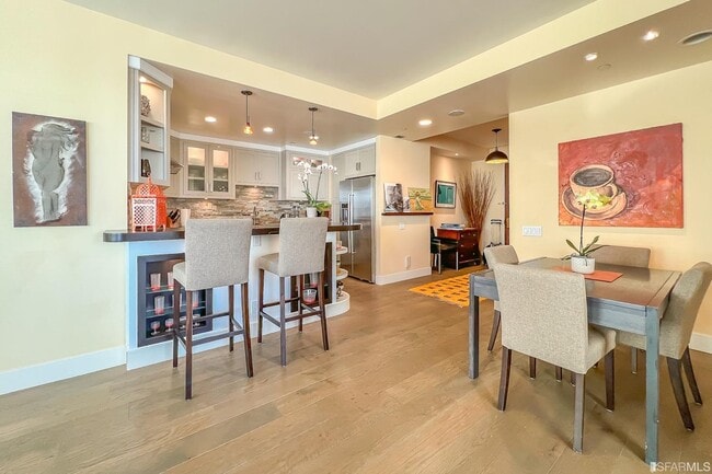 Building Photo - 333 Bush St