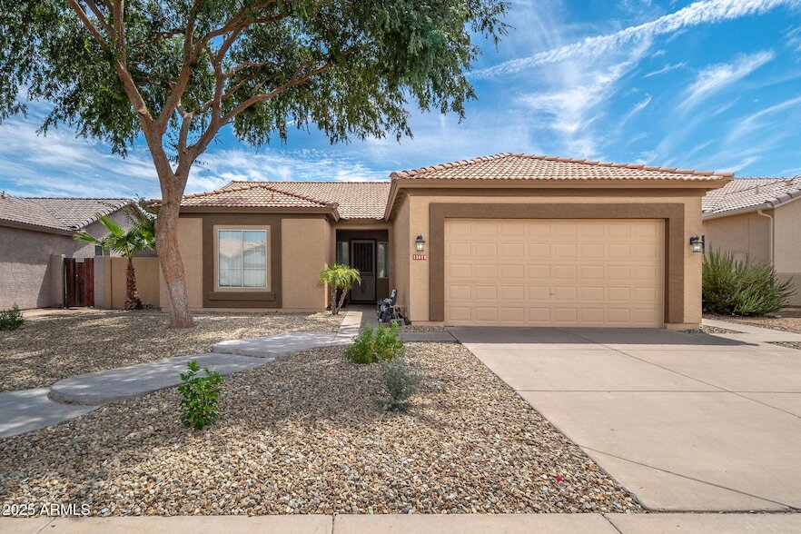 Foto principal - 13679 W Tara Ln