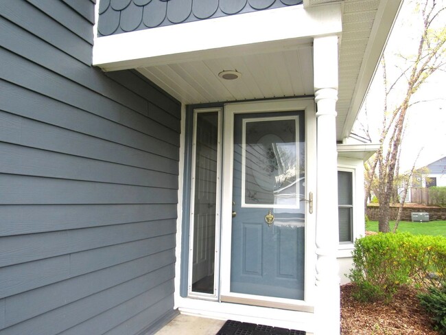 Building Photo - 112 Sarahs Grove Ln