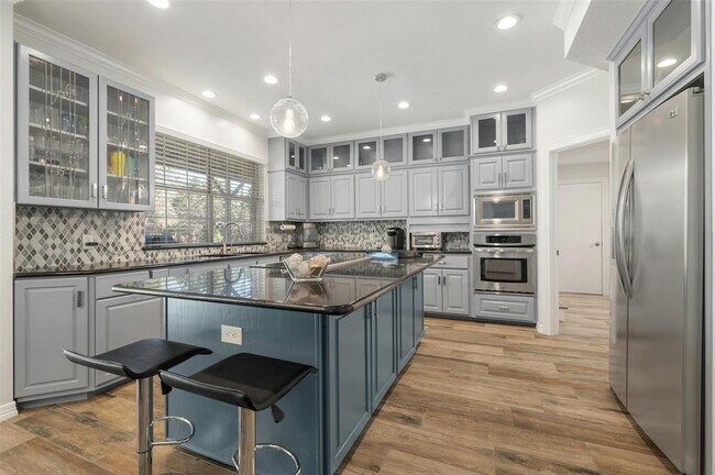 Building Photo - 9288 Scenic Bluff Dr