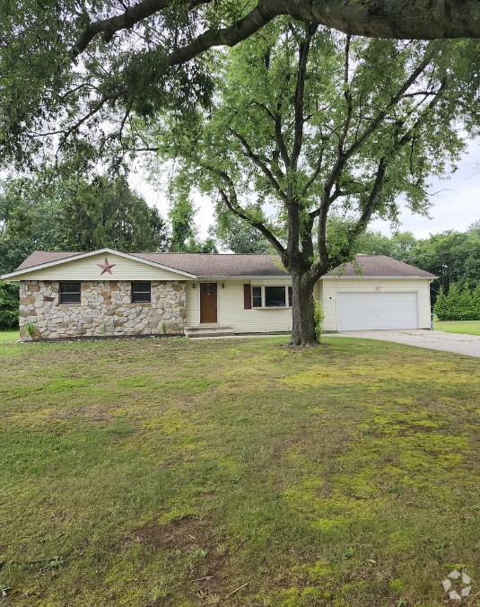 Building Photo - 36 Pinewald Ln