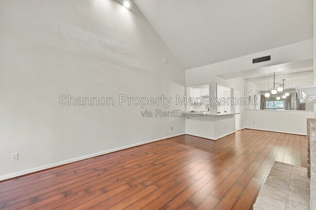 Building Photo - 2100 Tanglewilde St