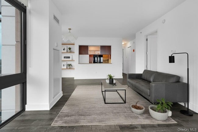 Building Photo - 175 Huguenot St