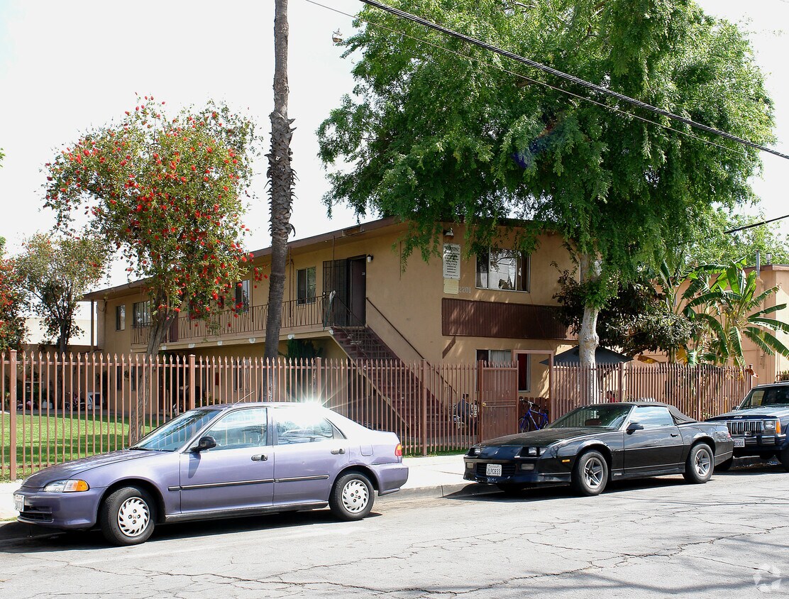 Primary Photo - 2201 Myrtle St