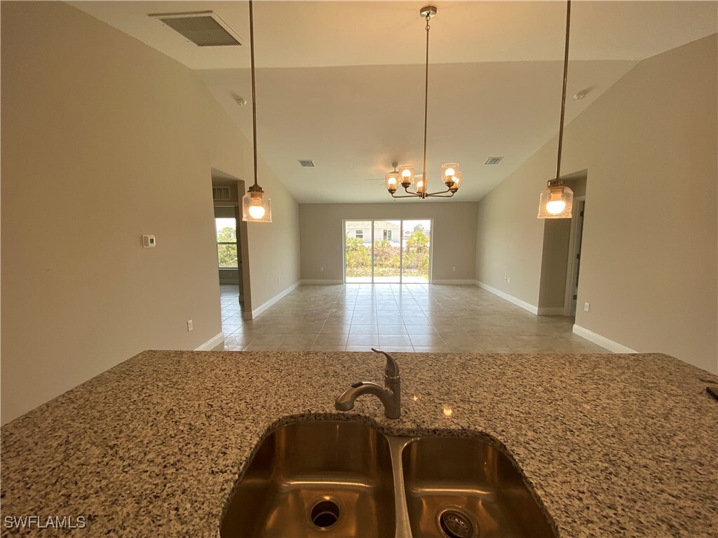 Foto principal - 1000 NE 44th Ln