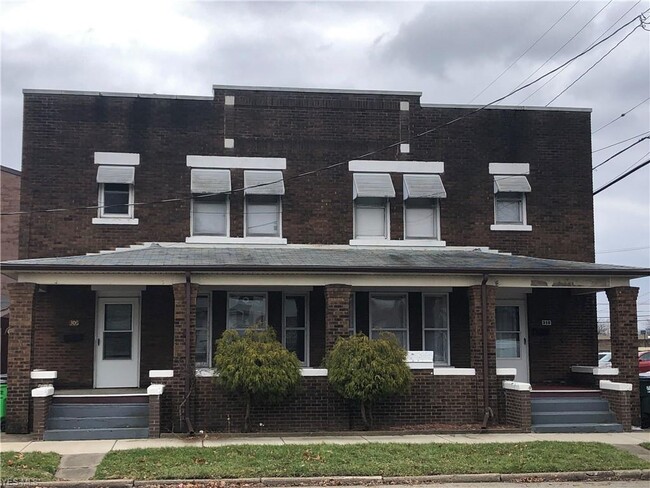 Building Photo - 306 W 4th St