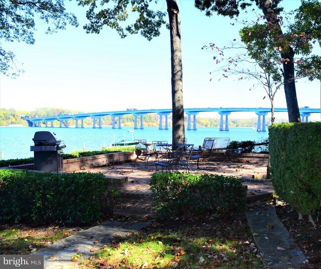 Foto del edificio - 1836 Cove Point Rd