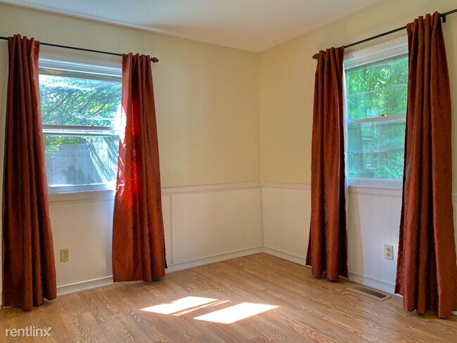 Foto del edificio - 4 br, 2.5 bath House - 137 Pinehurst Dr