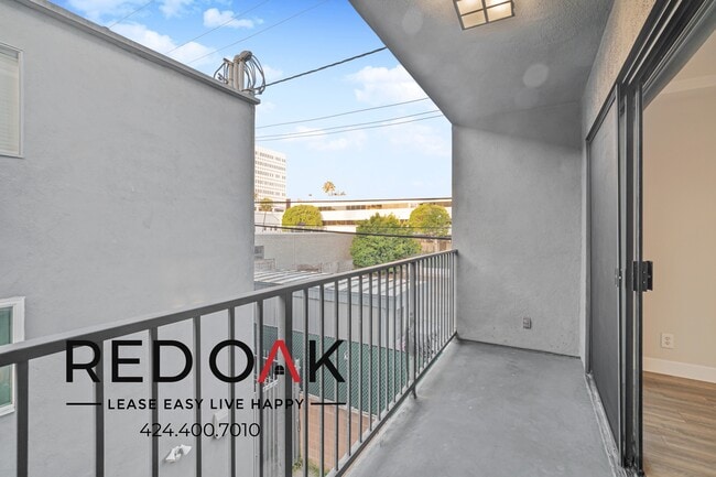 Building Photo - 121 N Hamilton Dr
