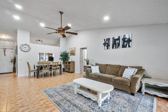 Building Photo - 8366 Blue Cypress Dr