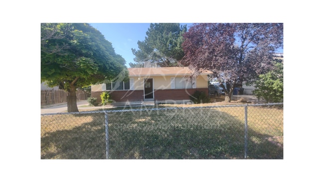 Roomy 4 Bedroom Rambler with additional bonus room - Roomy 4 Bedroom Rambler with additional bonus room House