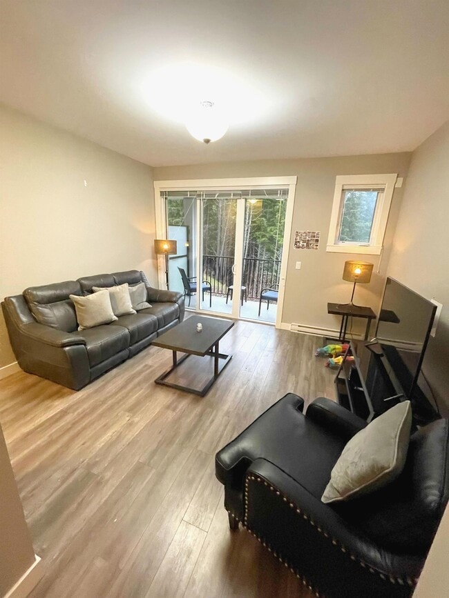 Photo du bâtiment - 110-110 Baxter Ave