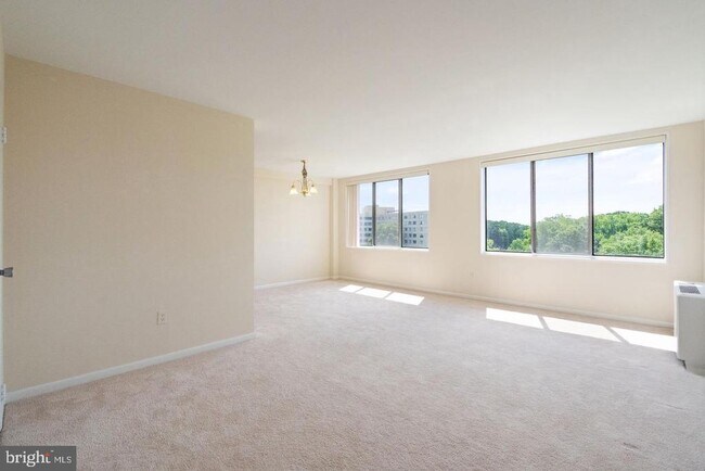 Foto del edificio - 6641 Wakefield Dr