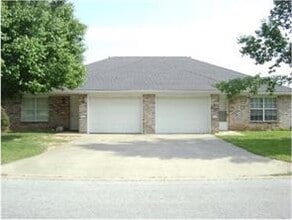Building Photo - 1 Holly Dr