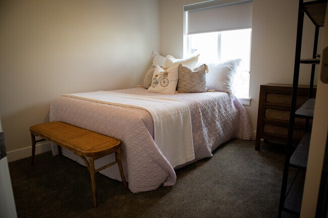 Photo - 624 E Fort Union Blvd Townhome