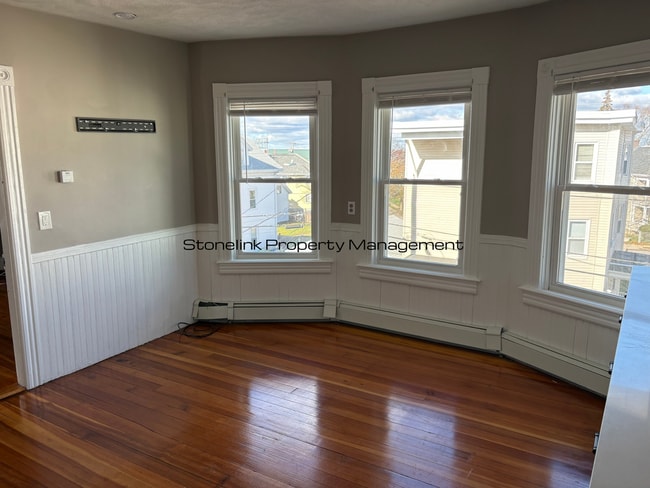 Foto del edificio - *65 W Cole Street