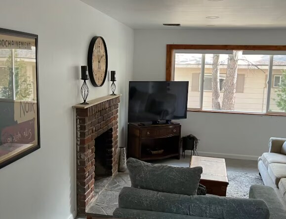 Foto del edificio - 929 Harold Dr