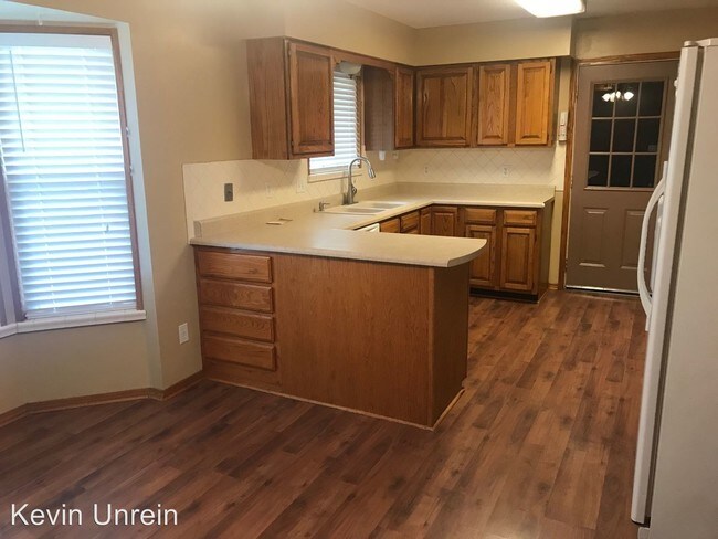 Building Photo - 4 br, 2 bath House - 3303 N Brookdale Rd