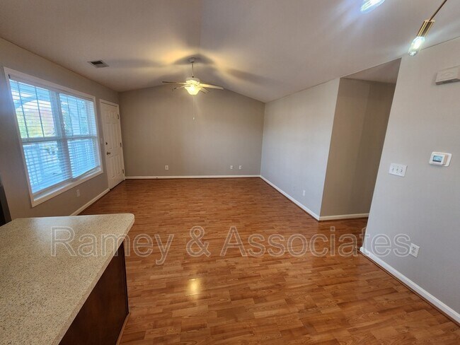 Foto del edificio - 3802 Falcon Crest Dr