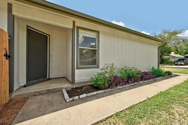 Foto del edificio - 9601 Holly Springs Dr