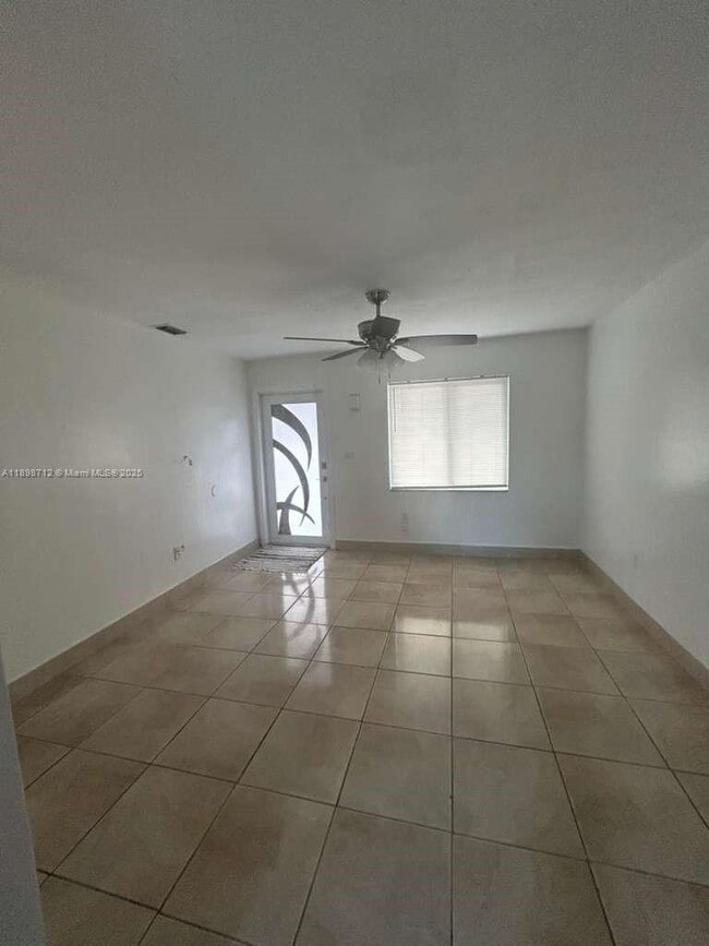 Foto del edificio - 1905 SW 99th Terrace