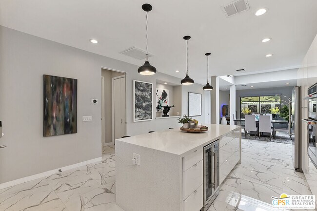 Building Photo - 1475 E Amado Rd