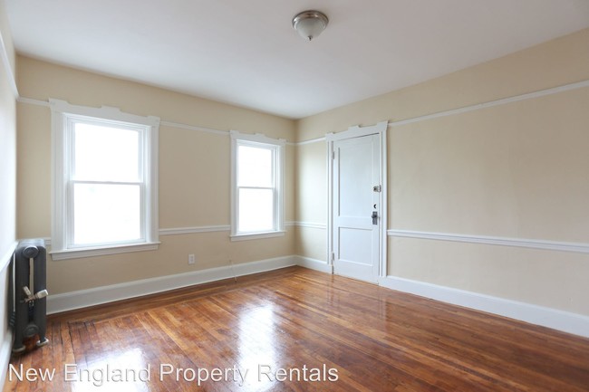Building Photo - 422 Pawtucket Ave