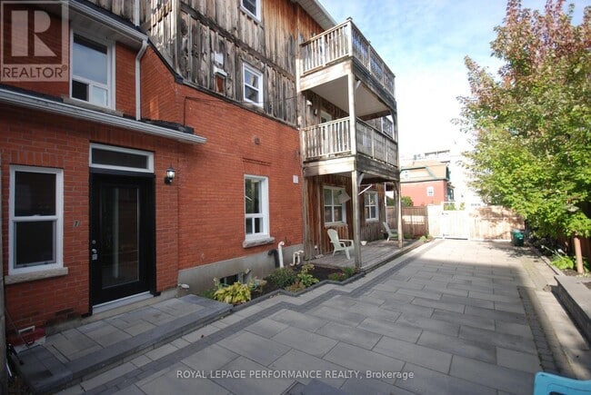 Photo du bâtiment - 133-133 Hinchey Ave