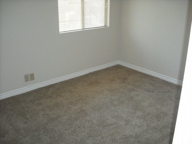 Building Photo - 4960 Indian River Dr