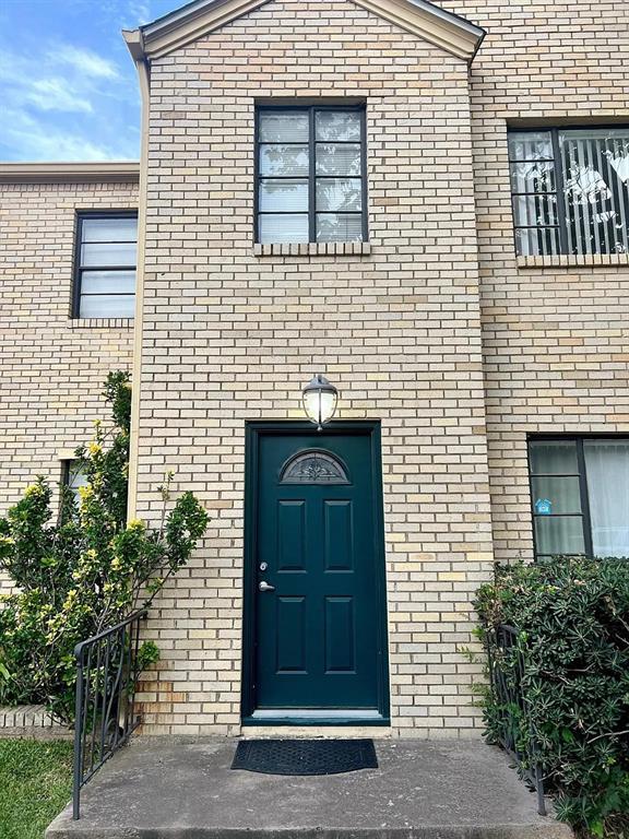 Building Photo - 2646 Persa St
