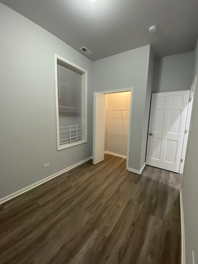 Foto del edificio - 2899 S Archer Ave
