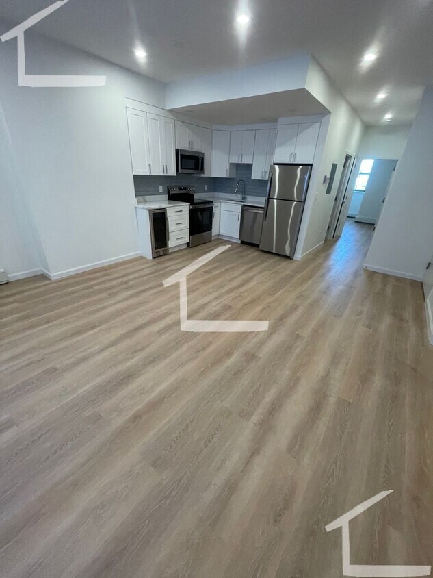 Foto principal - Newly renovated 3 bedroom unit in a prime ...