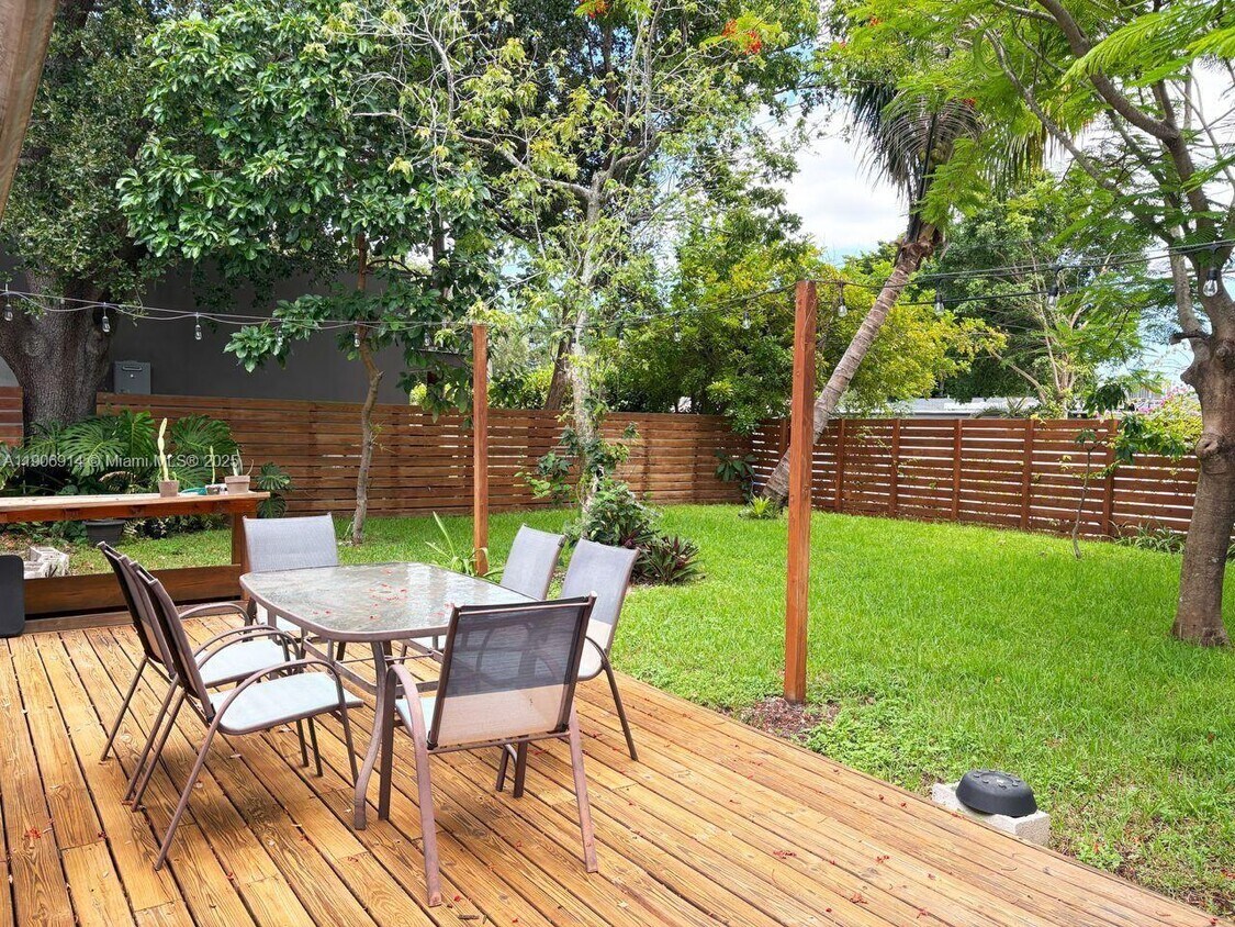 Foto principal - 3330 Liberty St