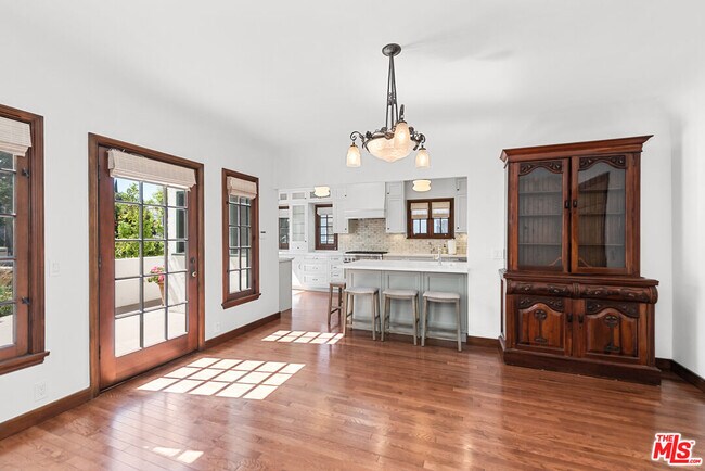 Building Photo - 1039 Hi Point St