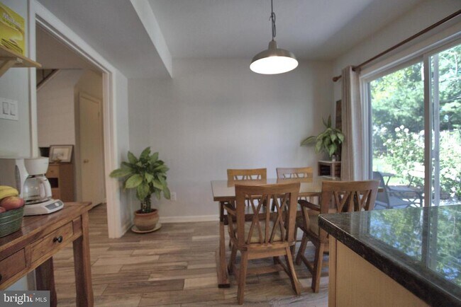 Foto del edificio - 4110 Majestic Ln