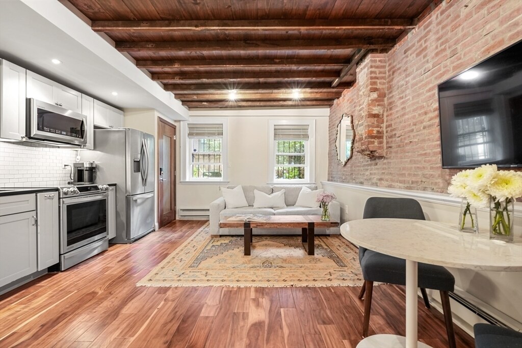 Primary Photo - 50 Lawrence St