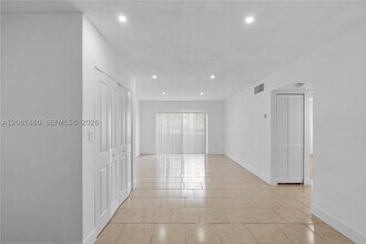 Building Photo - 14013 SW 90th Ave